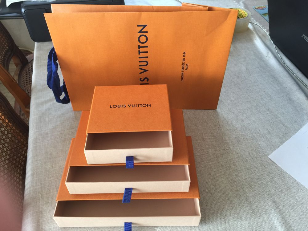 Louis Vuitton 3 bo&icirc;tes rangement et 1 sac Dcoration
