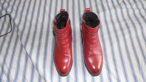 paires de belles bottines femme rouge taille 40 Colombes (92)