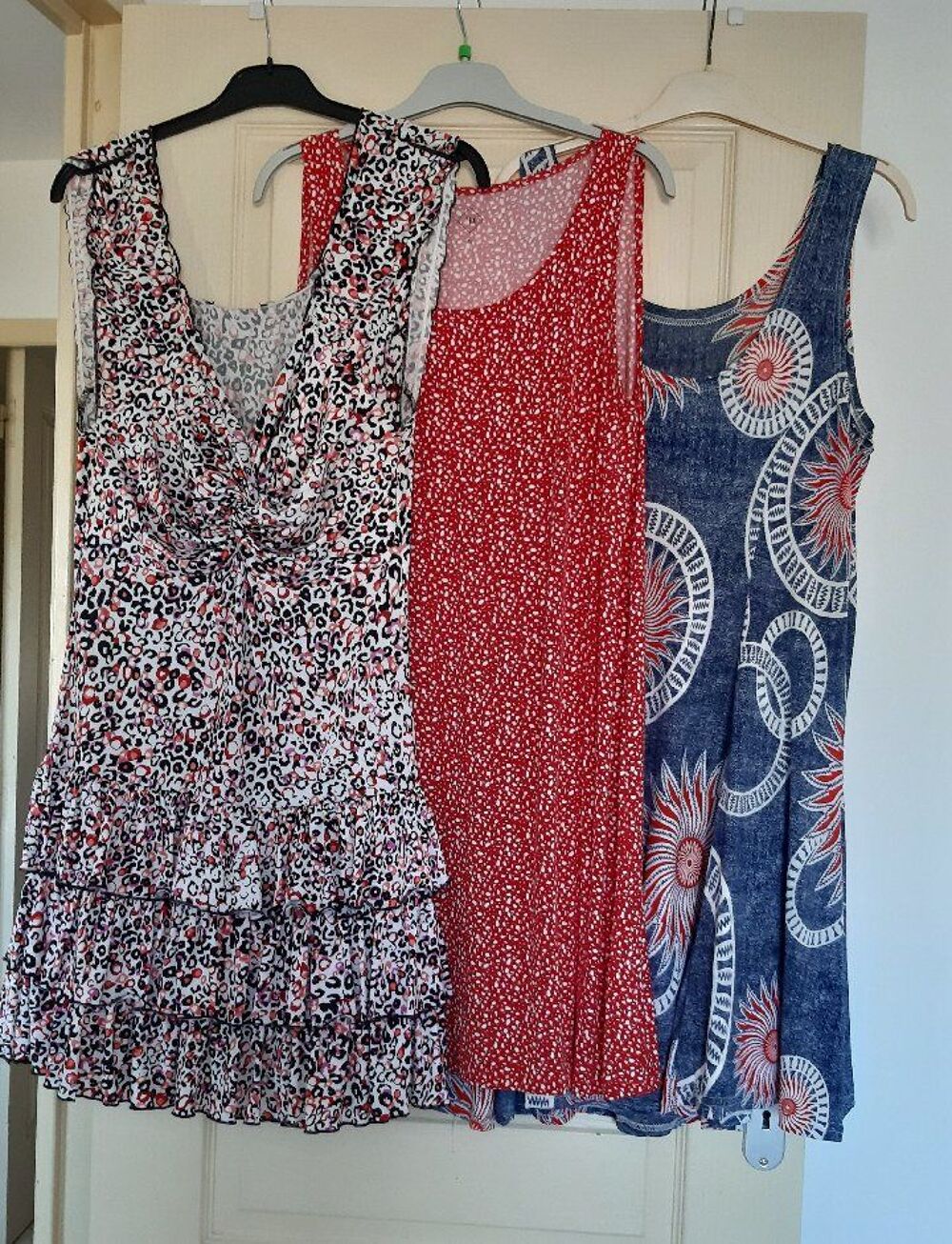 Un lot de v&ecirc;tements femme (pour vide grenier, puces etc)
Vtements