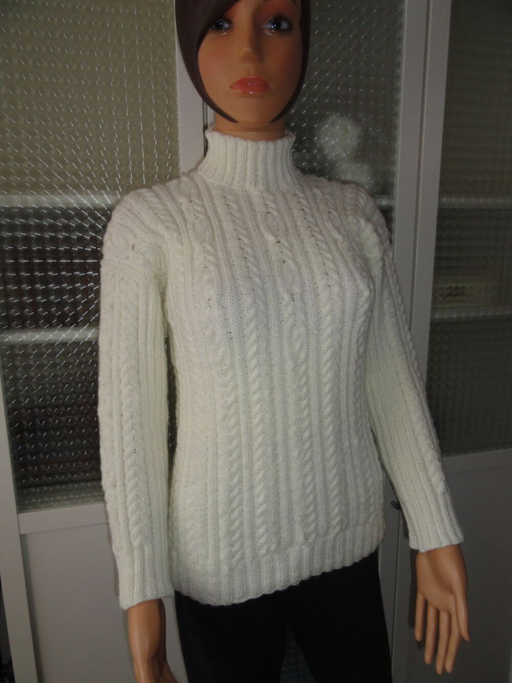 Pull &agrave; torsade / Tricot fait main Vêtements