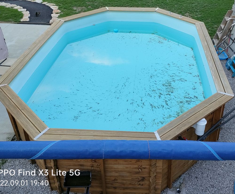 Piscine hors sol en bois 6.15 x 4.3m tout &eacute;quip&eacute; Jardin