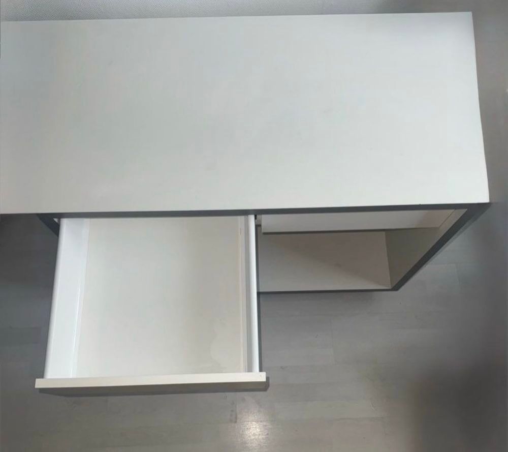 bureau blanc avec roulettes et tiroirs Meubles