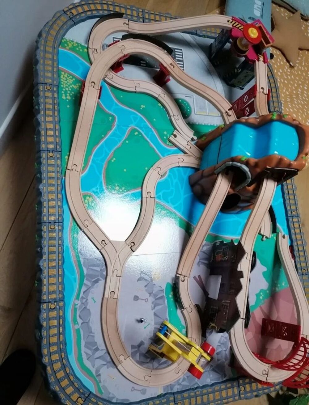 Table d'activit&eacute;, de train kidkraft waterfall + loco Jeux / jouets