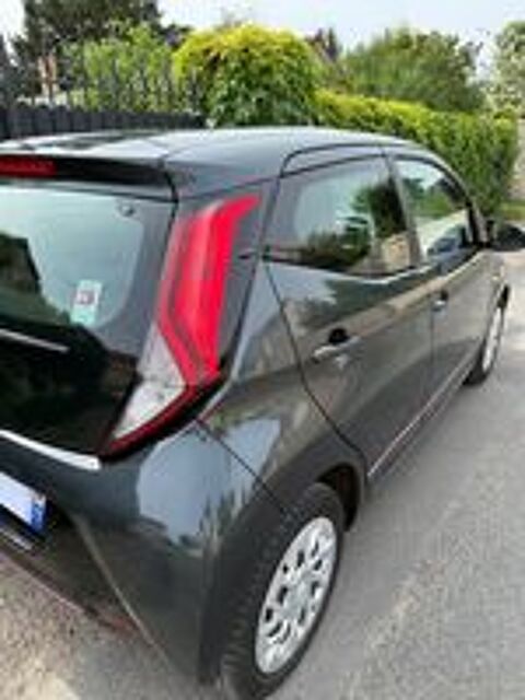 Aygo 1.0 VVT-i x-play 2021 occasion 77240 Seine-Port