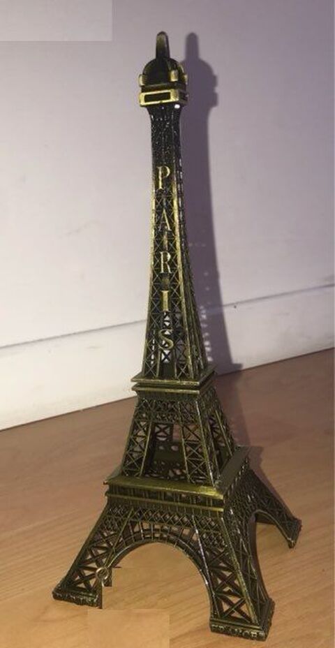 tour Eiffel 25 cm 10 Beauchamp (95)