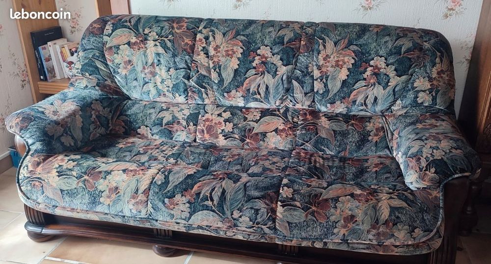 Canap&eacute; ancien en bois massif ? tissu fleuri ? bon &eacute;tat Meubles