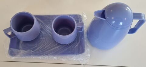 Set thermos en plastique bleu comprenant 1 plateau 2 tasses 0 Le Roc-Saint-Andr� (56)