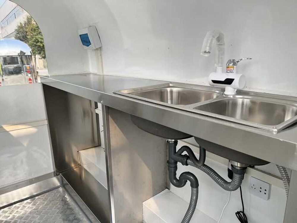 remorque food truck sur commande aux normes fran&ccedil;aises Jardin