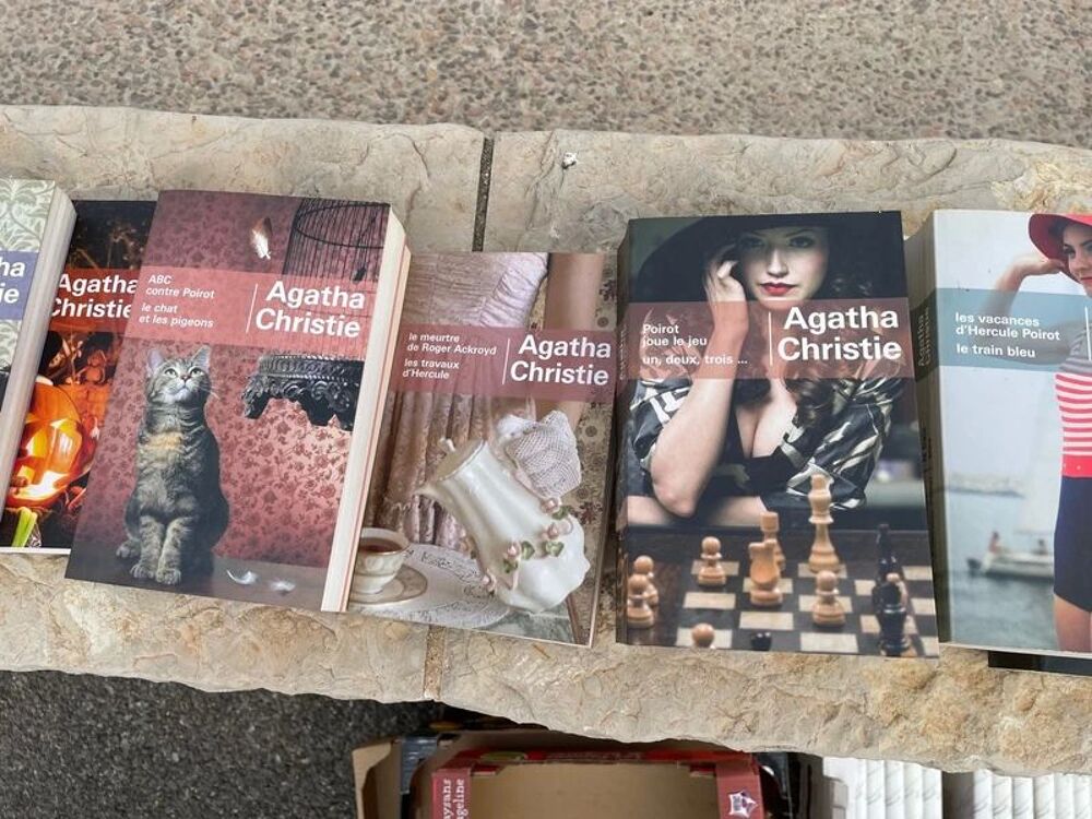 Agatha Christie, lot de 34 livres / 68 histoires Livres et BD