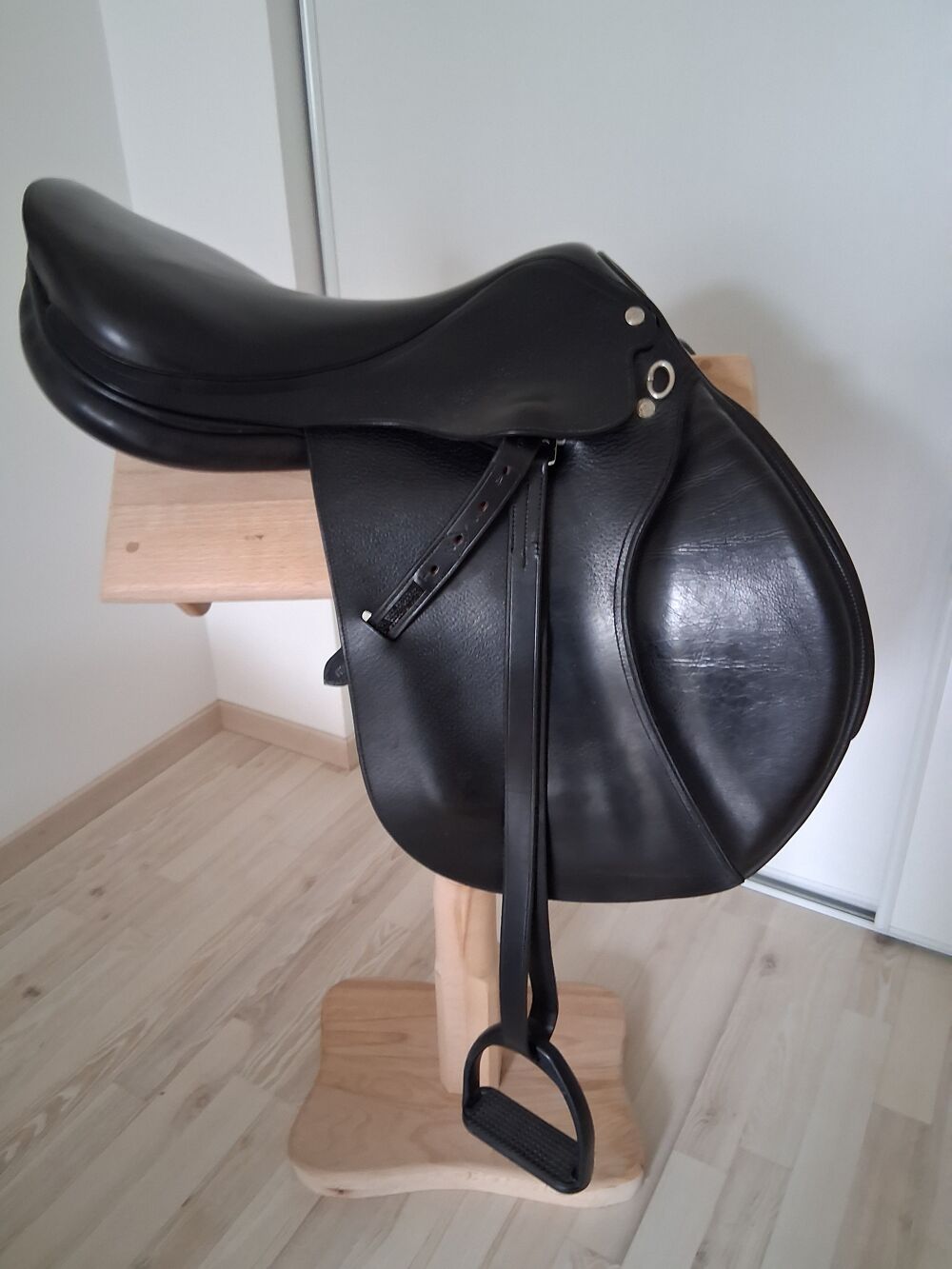 SELLE CHEVAL CUIR MIXTE "FORESTIER" NOIR 18.5 POUCES Sports