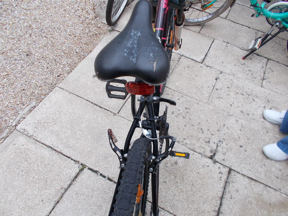 v&eacute;lo vtt 24 pouces de 2024 b-twin 18 vitesses tres bon etat Vélos
