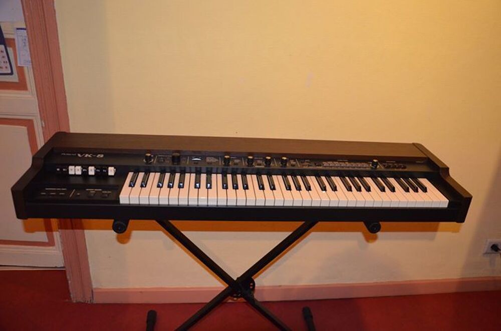 Orgue Roland VK-8 (&eacute;tat neuf) ou &eacute;change VK-7 impec Instruments de musique