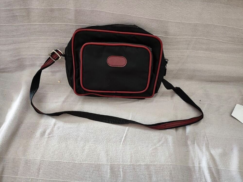 Sac &agrave; bandouli&egrave;re long.27 cm. H.21 cm-larg.8 cm Maroquinerie