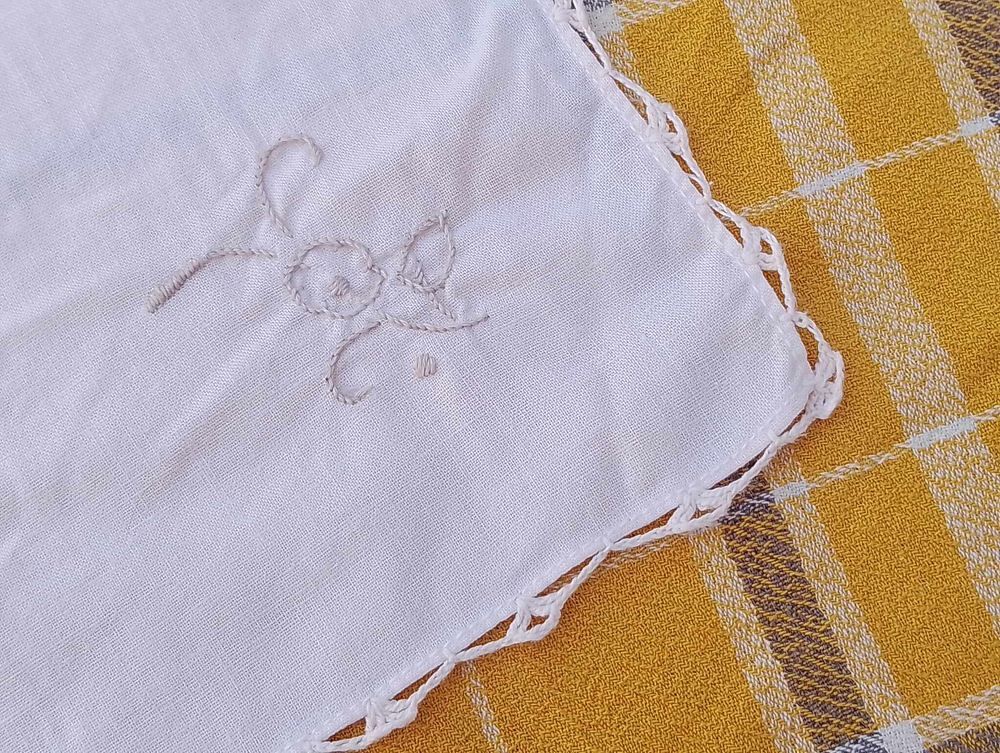 12 Serviettes Anciennes de 40 x 40 cm : Faites main Cuisine