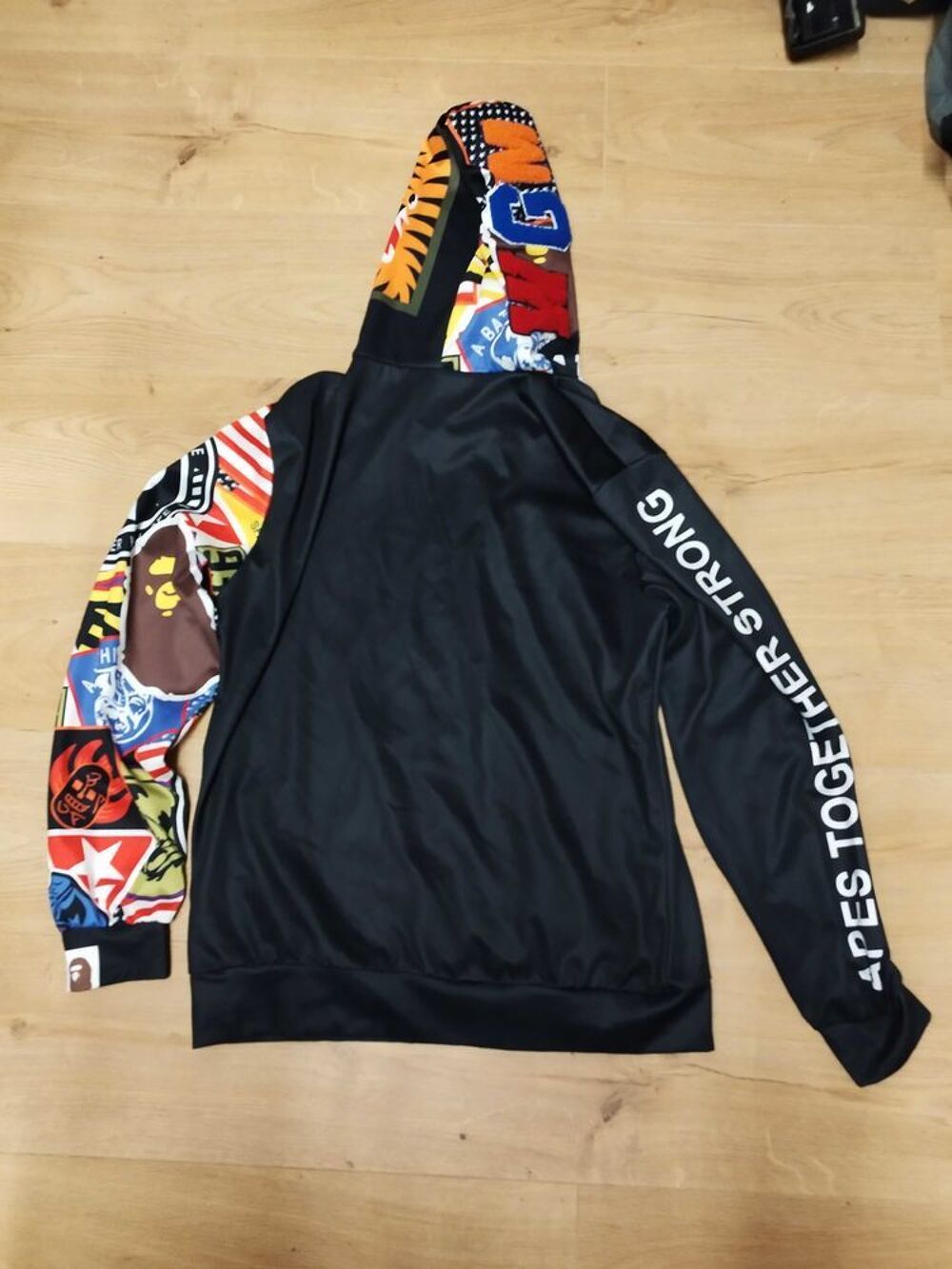 Sweat a capuche Vêtements