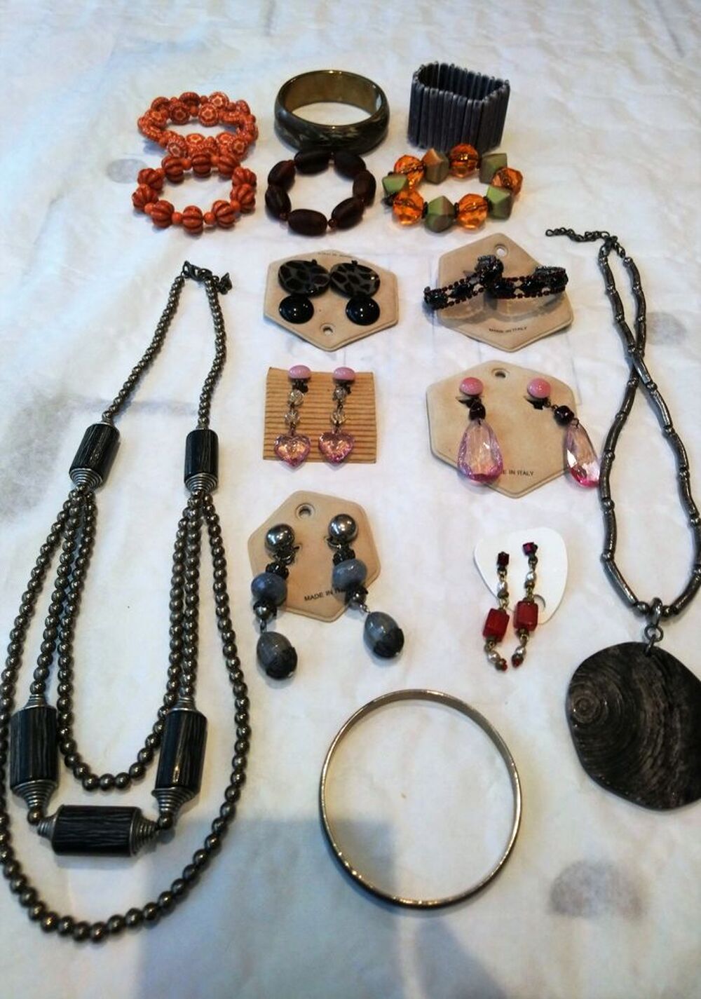 Important stock de bijoux fantaisie et accessoires de mode Bijoux et montres