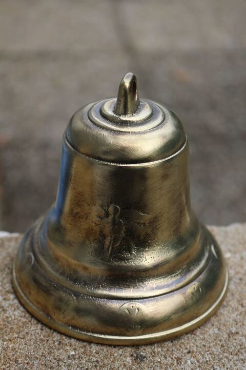 petite cloche bronze 40 Saint-Sébastien-sur-Loire (44)