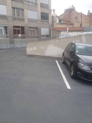  Parking / Garage  louer 10 m