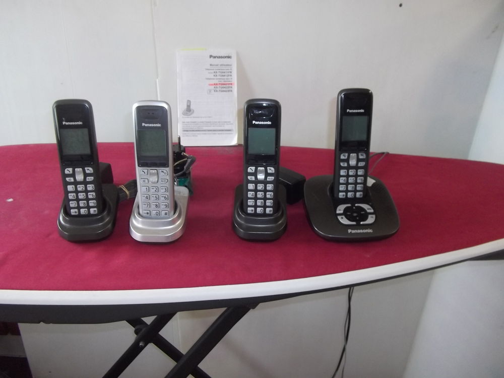 un ensemble telephone 4 combin&eacute;s+ un r&eacute;pondeur Téléphones et tablettes
