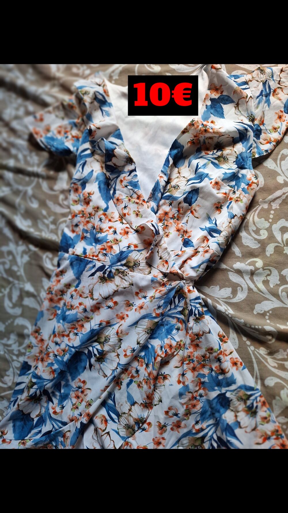 3 robes et un patajupe jamais mis. Vêtements