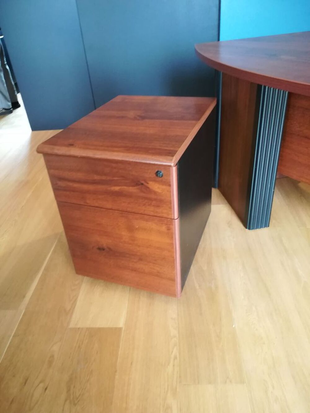 Bureau de direction et caisson dossiers Meubles