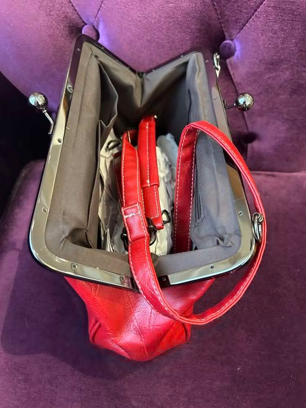 Sac &agrave; main grand pochette rouge Maroquinerie