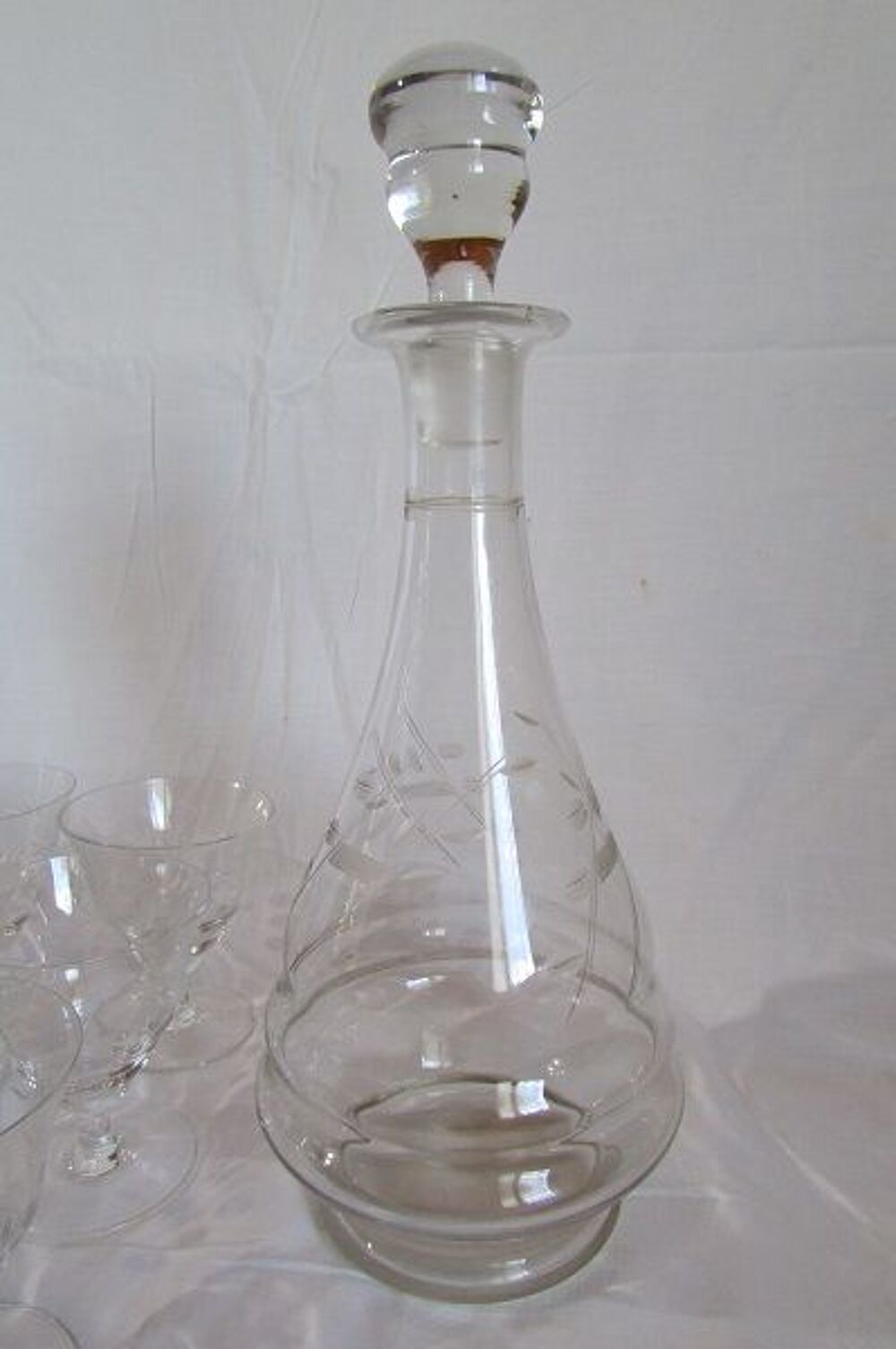 Service de verres &agrave; pieds ,2 carafes : 44 pi&egrave;ces Cuisine