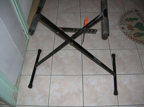 SUPPORT DE SYNTH�TISEUR ou de PIANO ELECTRIQUE 30 Saint-Lys (31)