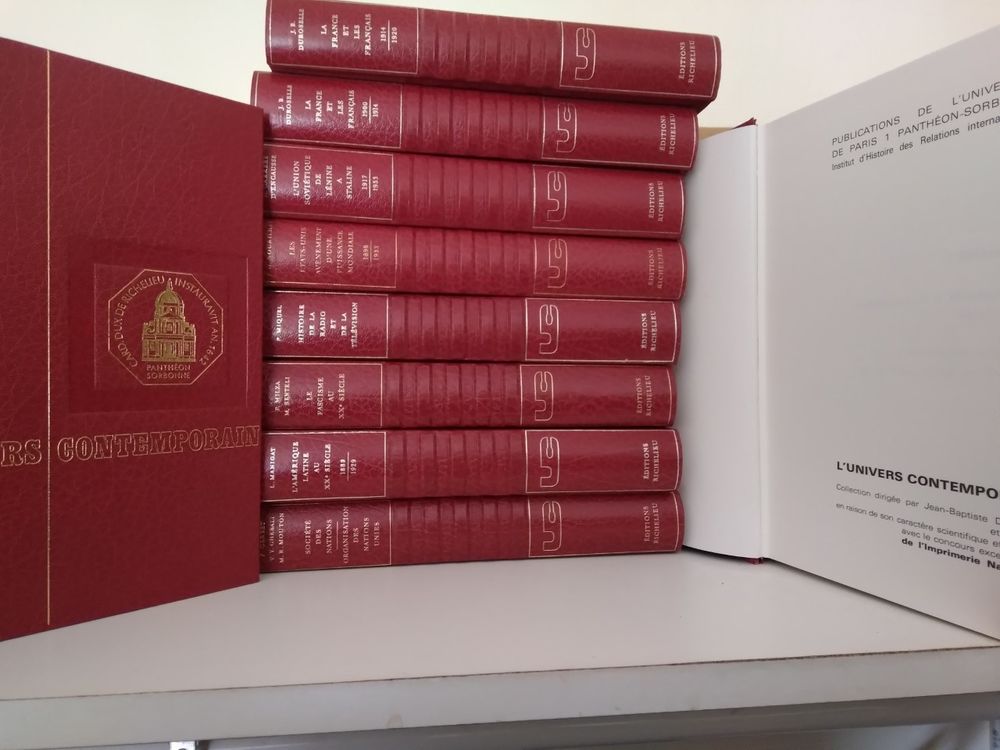 les 10 volumes L'UNIVERS CONTEMPORAIN Livres et BD