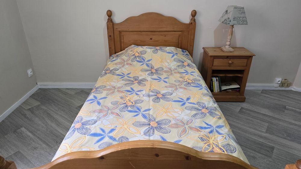une chambre et bureau en pin massif Meubles