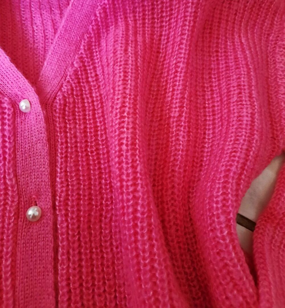 Beau gilet pull rose doux boutons perles T 38 - 40 - neuf Vêtements