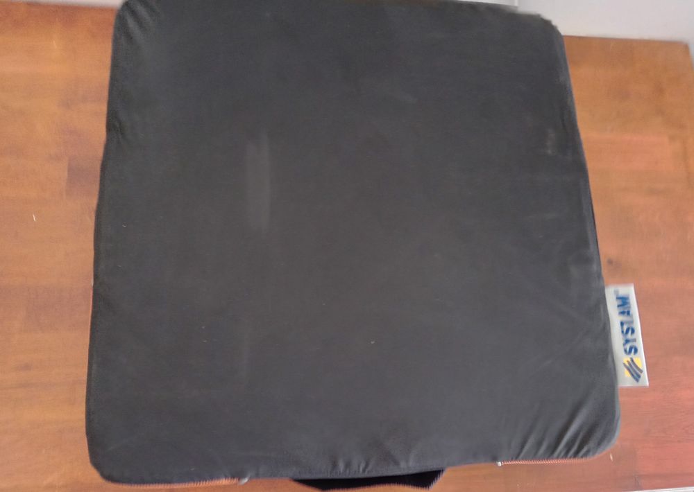 ?	Coussin de Fauteuil de Marque " Systam " Vêtements