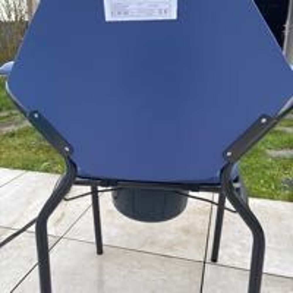 chaise perc&eacute;e &eacute;tat neuf Meubles