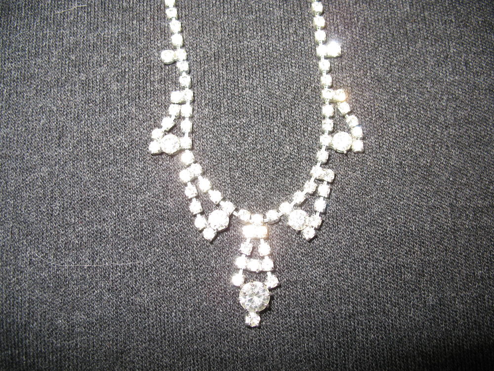 Parure en strass - tr&egrave;s belle qualit&eacute; Bijoux et montres