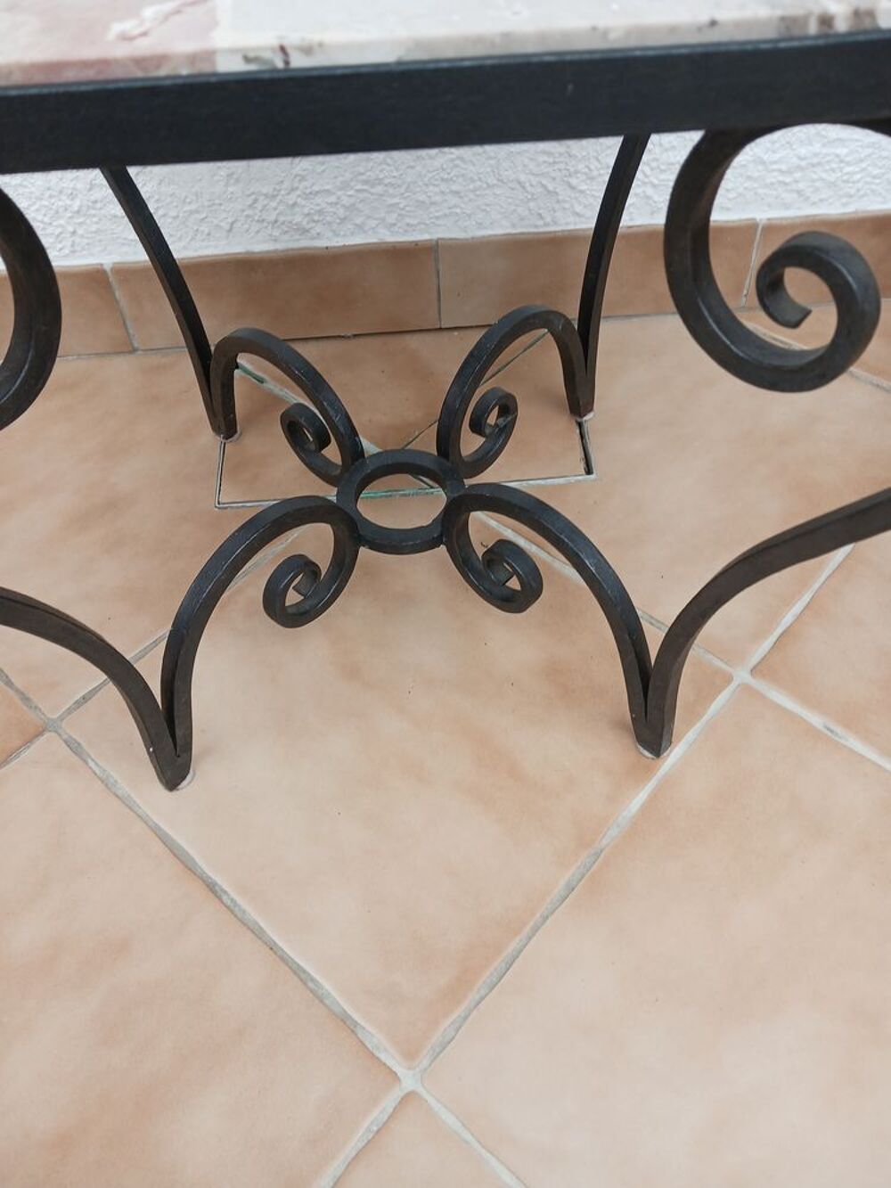 Petite sellette fer forg&eacute; et marbre rose 45x45 Décoration