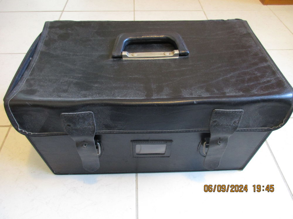 Ancienne valise v&eacute;to 