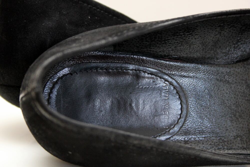 Escarpins daim noir MIU MIU 
37 Fr Chaussures