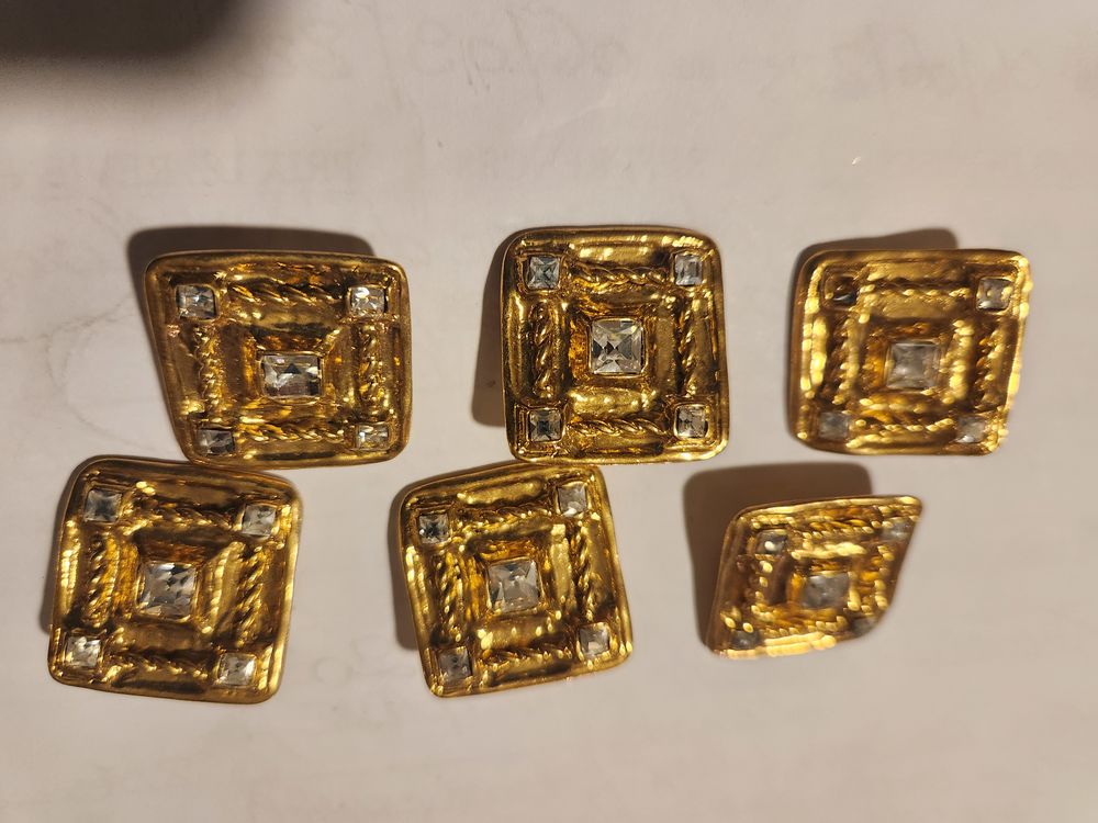 Lot de 6 Boutons carr&eacute; dor&eacute; strass crystal Bijoux et montres
