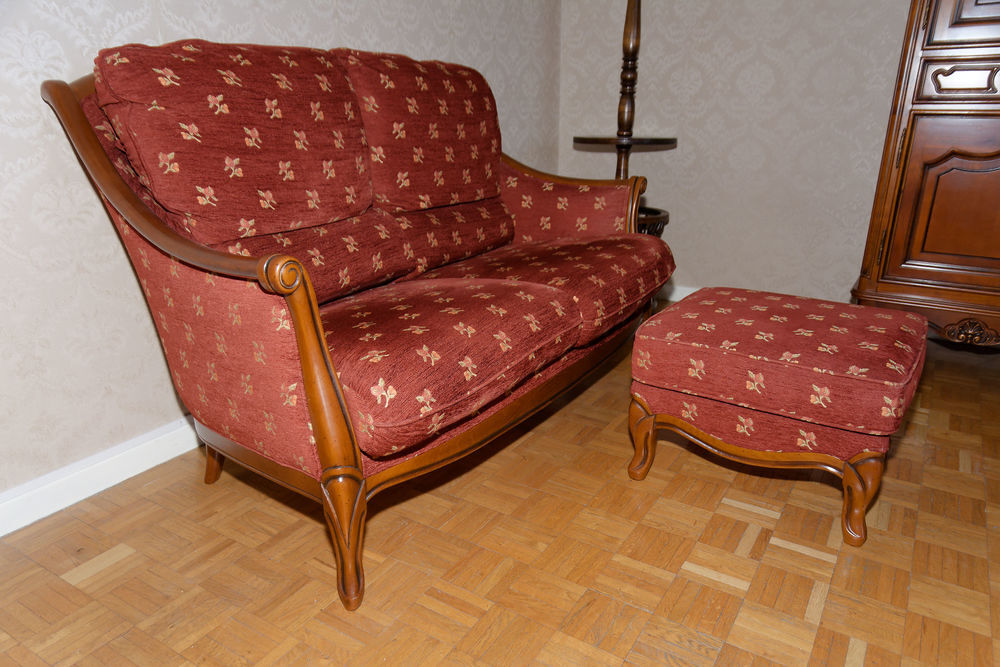 Canap&eacute; 2 places avec 1 pouf Meubles