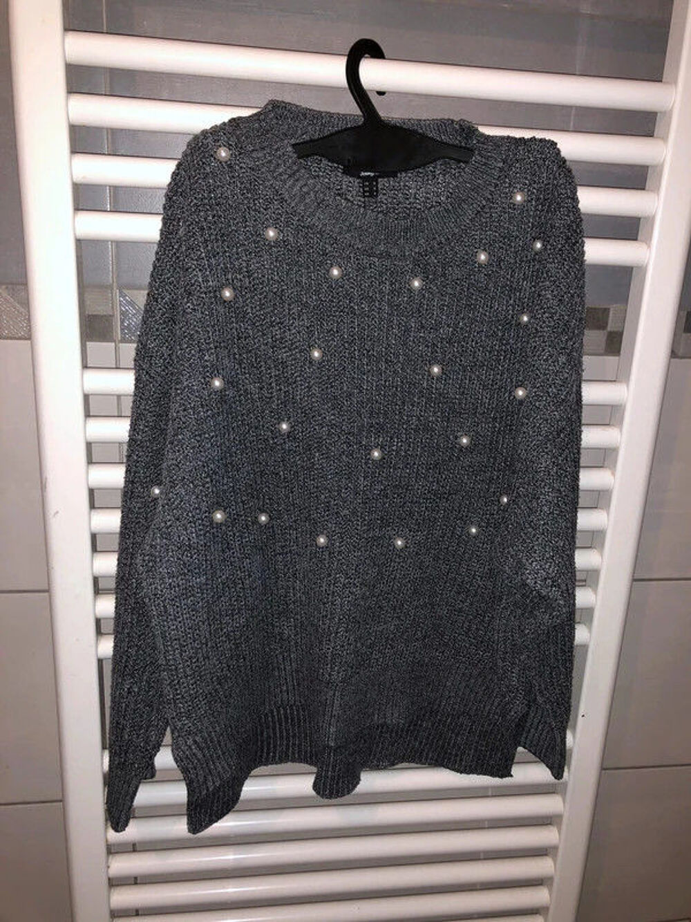 Pull Jennyfer taille S en parfait &eacute;tat &agrave; 8 euros
Vêtements