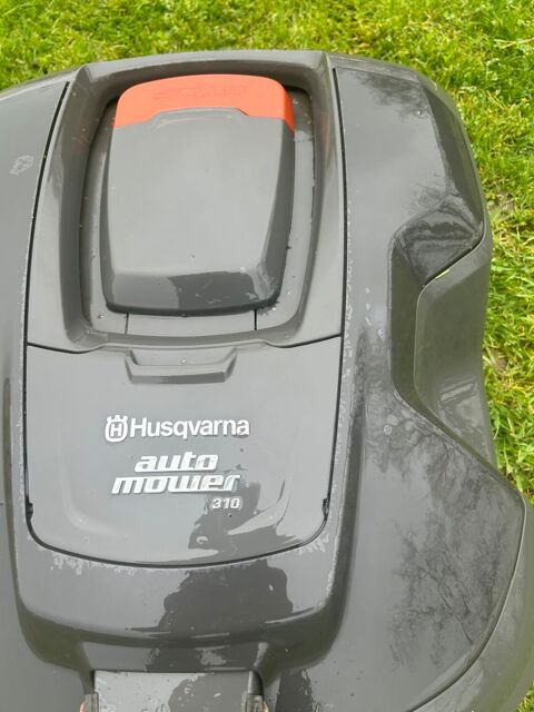 robot tonte HUSQVARNA  AUTOMOVER 310 , tr&egrave;s bon &eacute;tat 400 85190 Aizenay