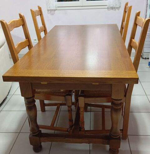 ensemble table plus chaises en ch�ne massif 400 Br�zins (38)