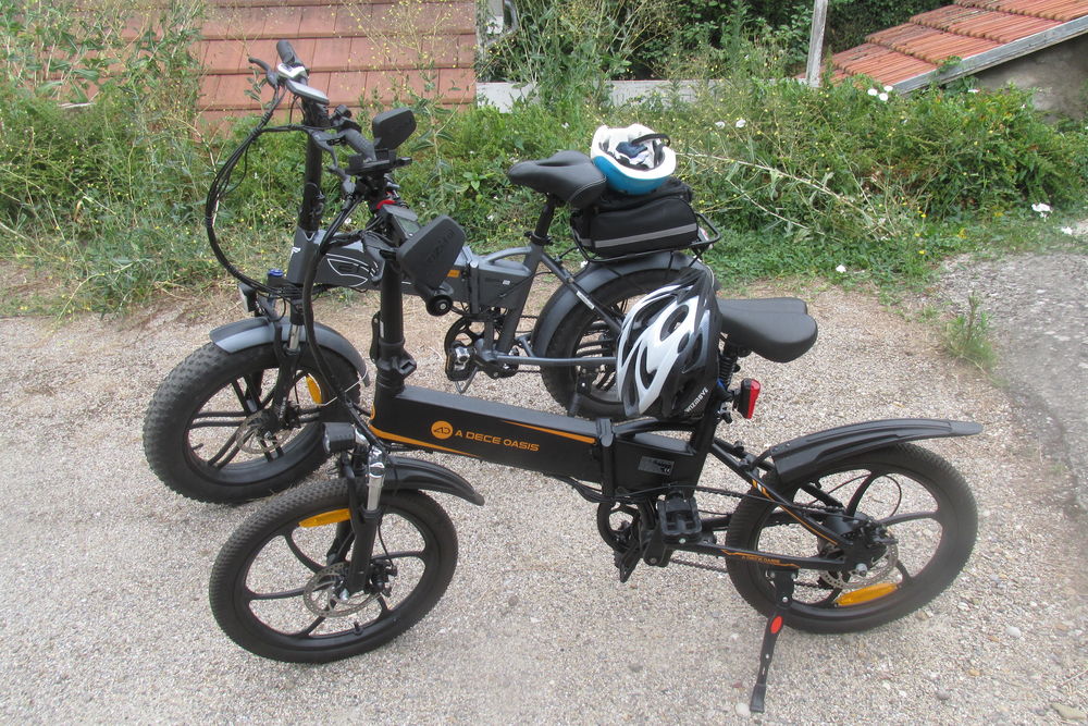 2 v&eacute;los &eacute;lectriques pliables Vélos