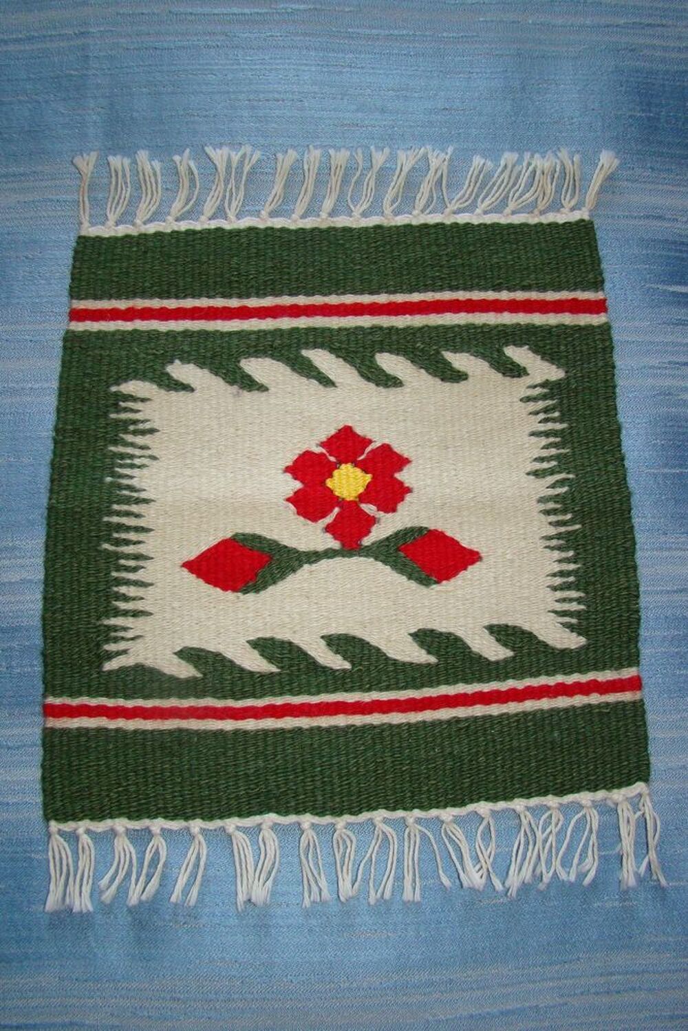 Petit tapis artisanal en laine tiss&eacute; main (Judet de Prahova) Décoration