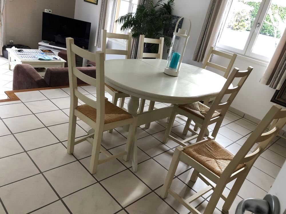Table de salle &agrave; manger avec chaises Meubles