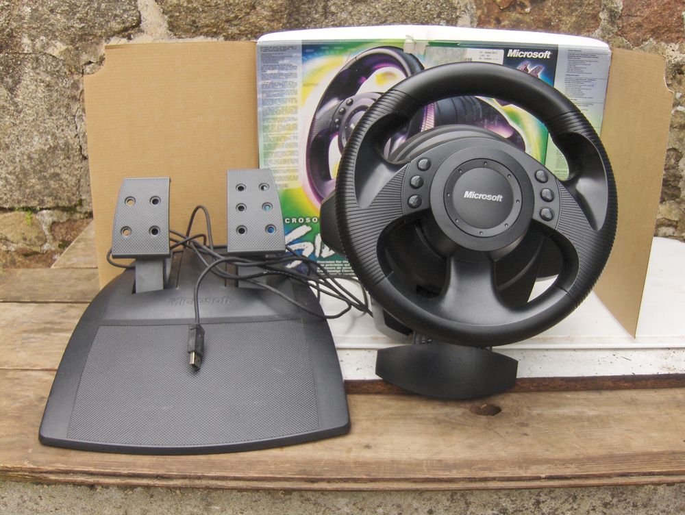 jeu voiture volant et pedales Consoles et jeux vidos