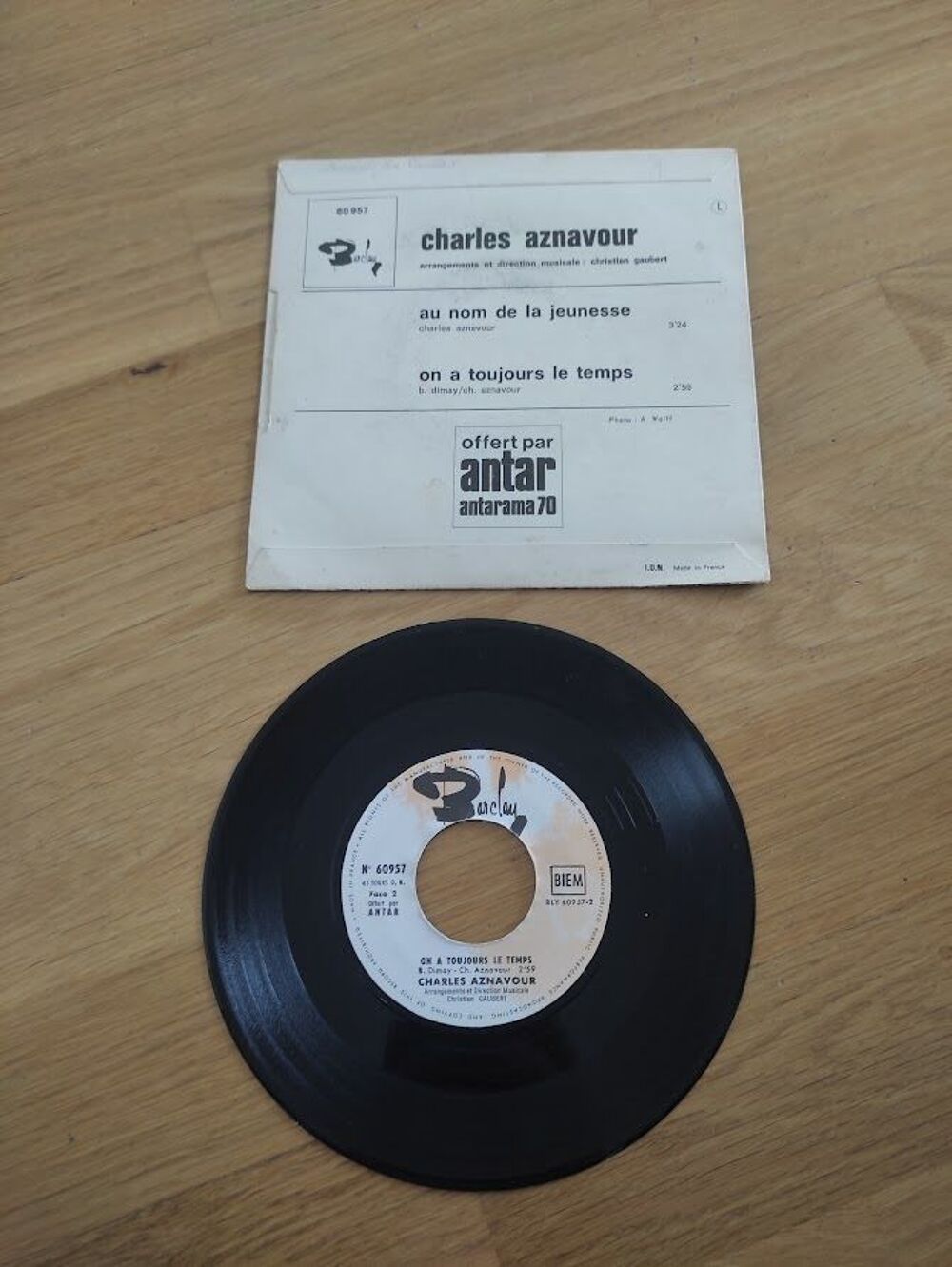 M (93) - Charles Aznavour ? Au nom de la jeunesse CD et vinyles