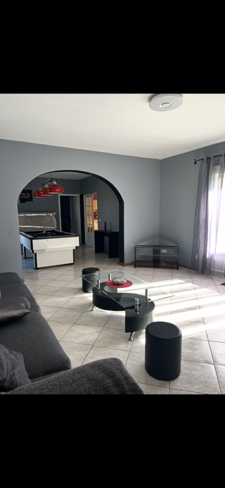  Villa à louer 6 pièces 200 m²