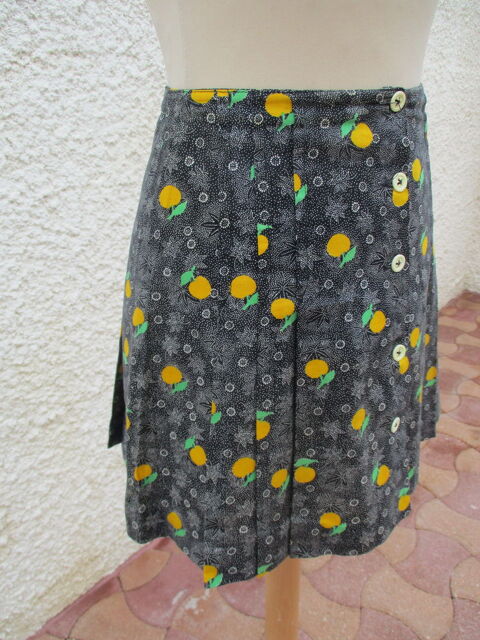 Mini Jupe Plis lgant, Boutons sur le devant, des Annes 70 15 La Fert-Alais (91)