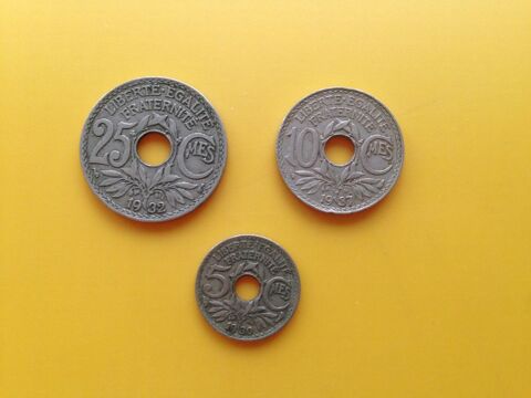 1 lot de 12 anciennes pices perces de Lindauer..  18 Saint-Vallier (71)